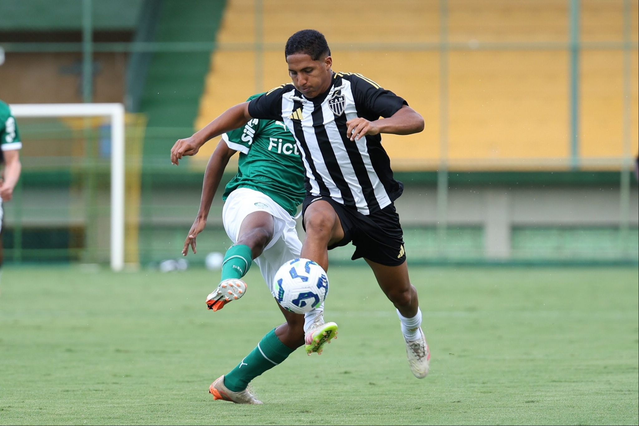 Atlético vence nas categorias de base com goleadas do sub-15 e do sub-17