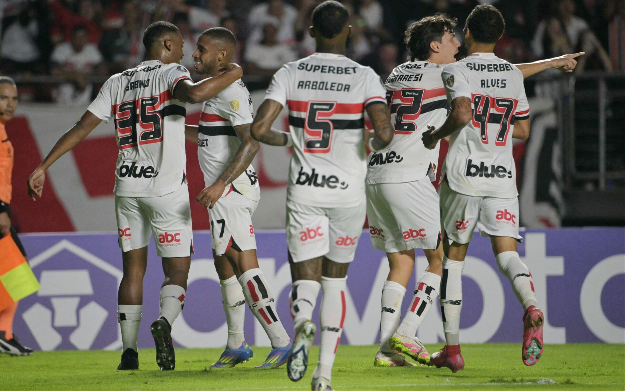 São Paulo tem meta de vendas na janela (Foto: Nelson Almeida / AFP)