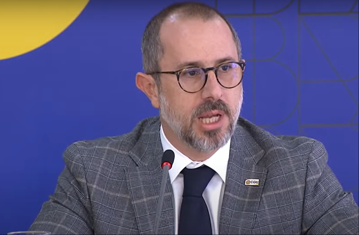 O ministro  da CGU, Vinícius Carvalho, defendeu mudanças no sistema de descontos em folha para aposentados e pensionistas