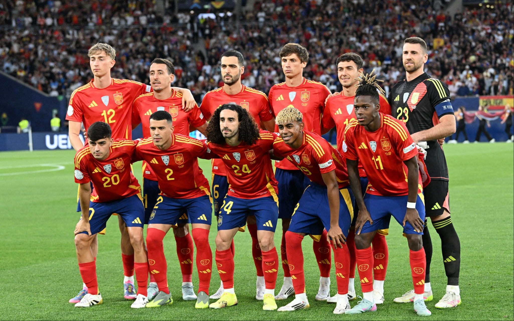 Equipe da Espanha antes do jogo contra a França pela Nations League (Foto: Thomas Kienzle/AFP)