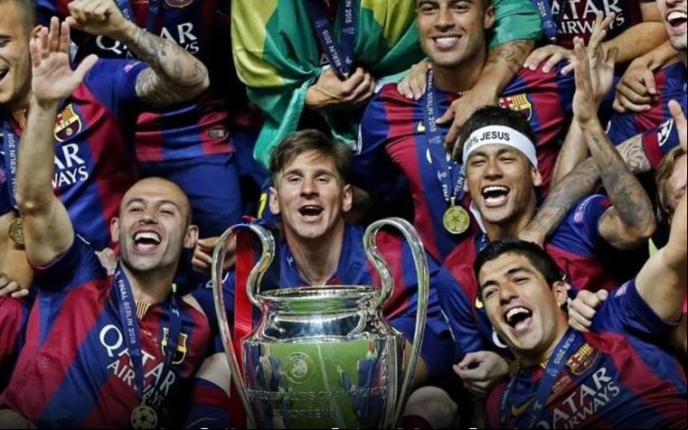 Barcelona erguendo o título da Champions League de 2015 (Foto: Reprodução)