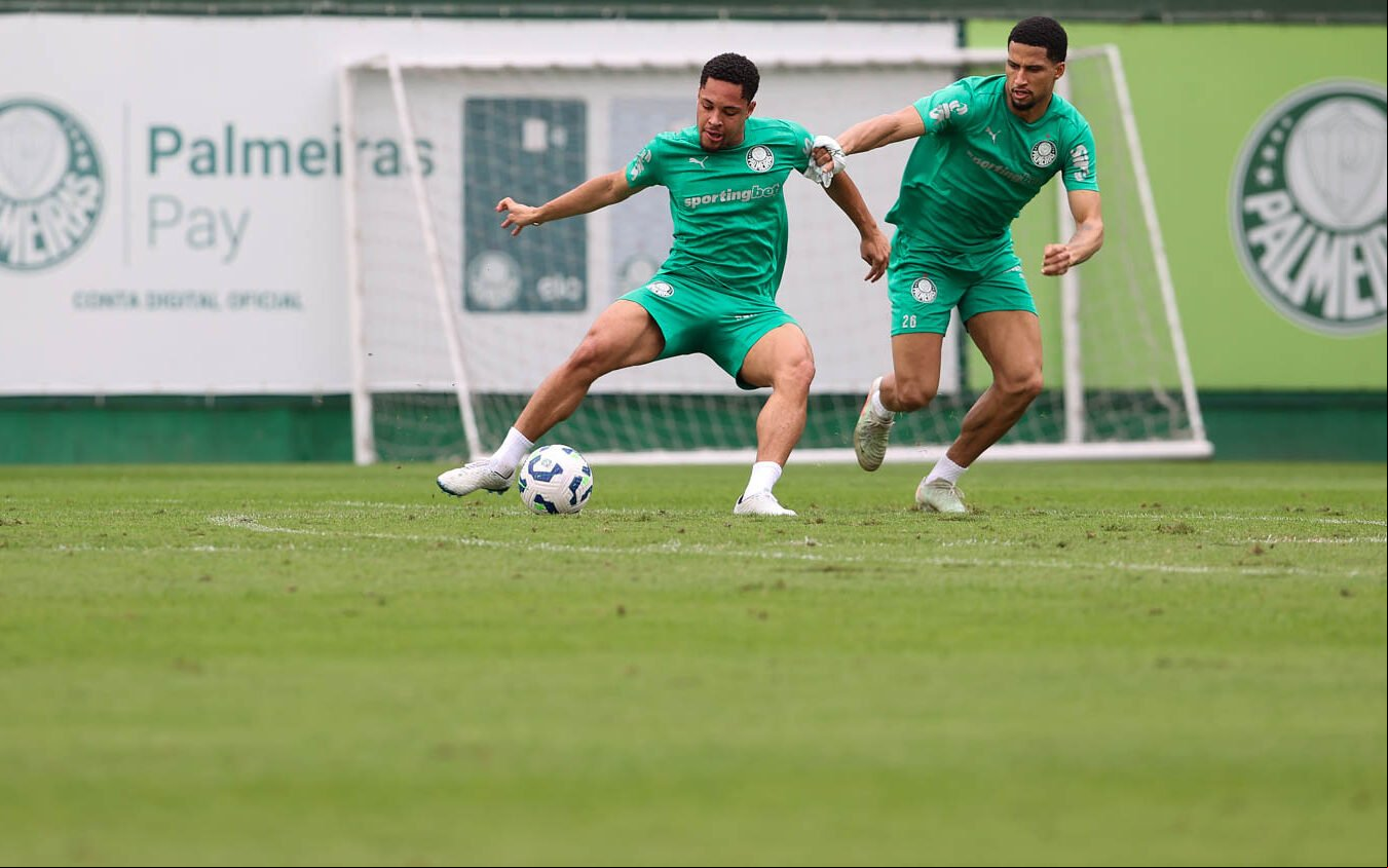 Vitor Roque e Murilo durante atividades do Palmeiras (Foto: Cesar Greco/Palmeiras/by Canon)