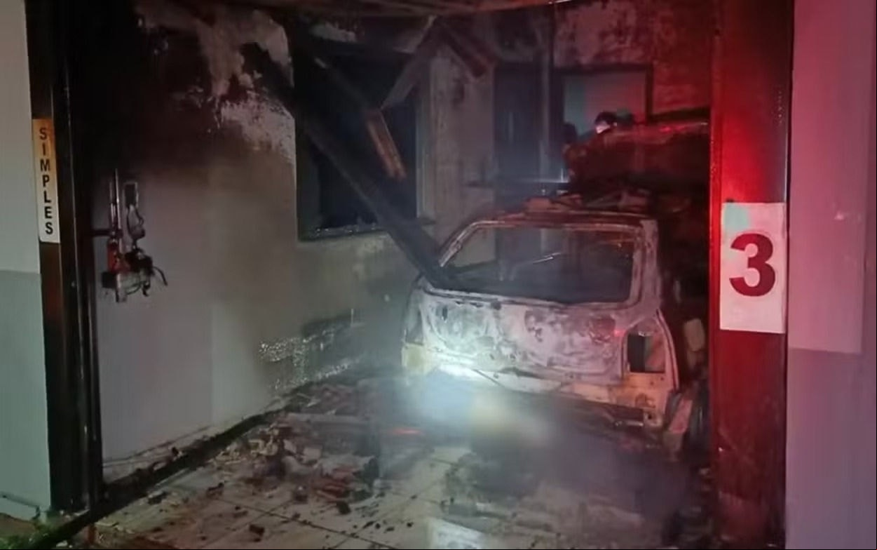 Carro pegou fogo em garagem de motel