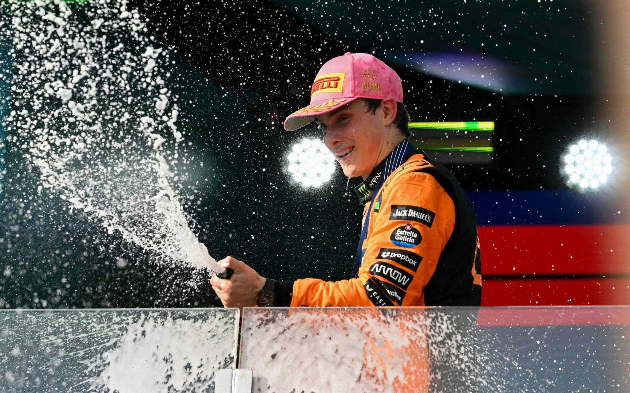 Oscar Piastri comemora vitória no GP de Miami, nos Estados Unidos (Foto: Chandan Khanna / AFP)